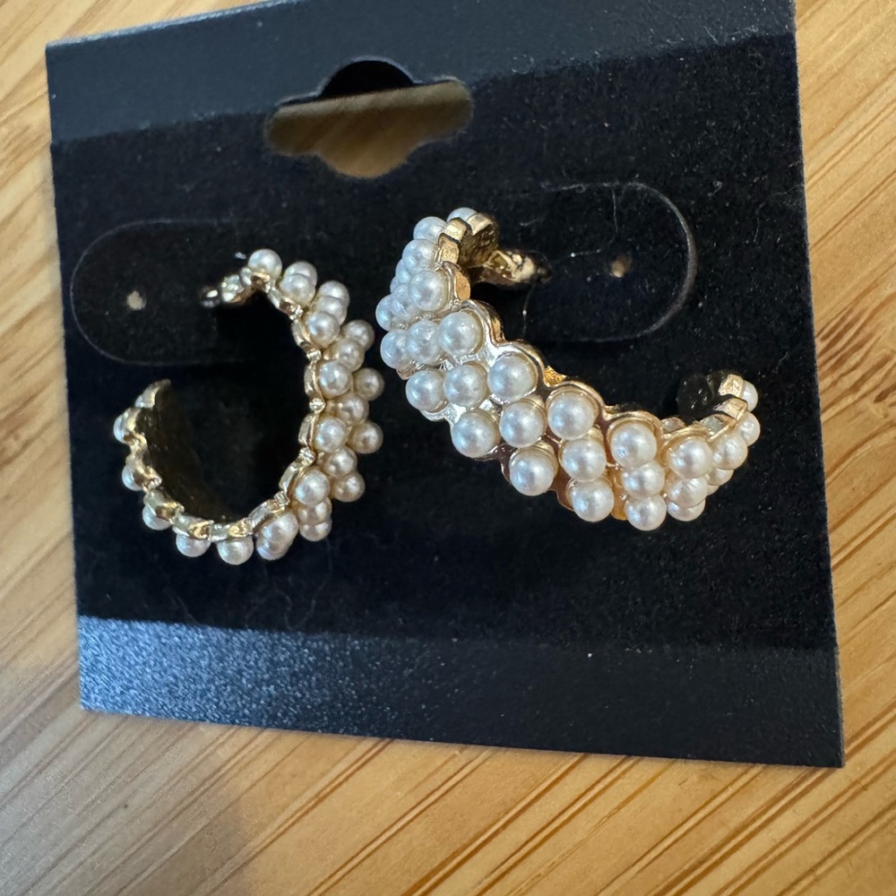 Small  1/2 inch Pearl Cluster Gold Hoop Pierced Earrings Mother’s Day Gift New